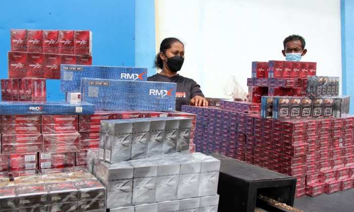 Penerimaan Bea Cukai Didominasi Sektor Rokok dan Impor
