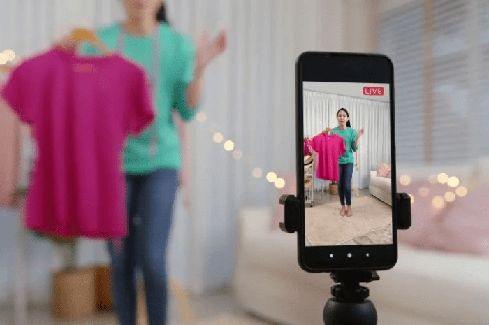 Tren Belanja Online Bergeser ke Live Shopping