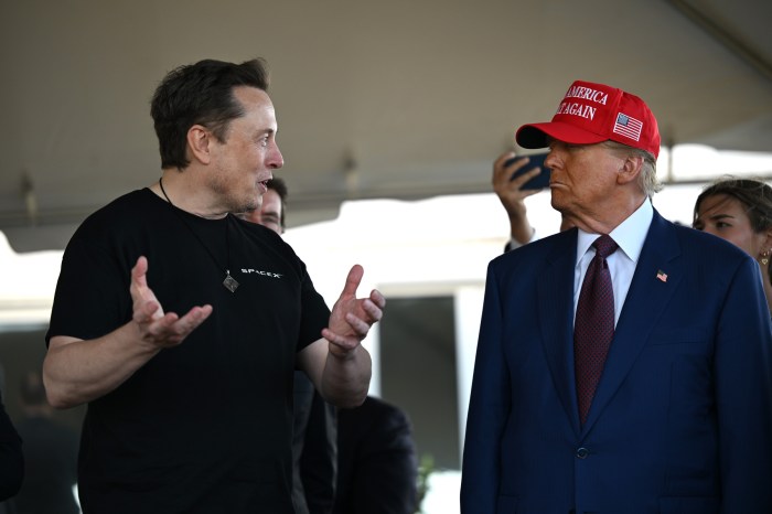 Saham Tesla Rontok, Pertikaian Elon Musk dan Trump Jadi Sorotan