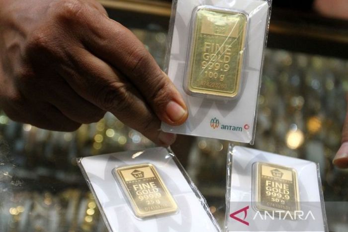 Harga emas Antam hari ini naik lagi sebesar Rp4.000 per gram - ANTARA ... Harga Emas Dunia Naik Lagi, Apa Penyebabnya?