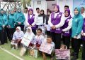 Ketum Posyandu Berikan Bantuan dan Ajak Warga Huntara Aceh Senam Sehat