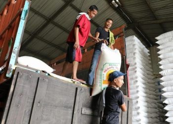 Orang Terkaya RI Jadi Sopir Angkut Beras, Warga Terkejut Sampai Pingsan