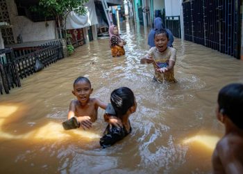 22 RT di Jaktim Terendam Banjir, Ketinggian Air di Bidara Cina Hampir 2 Meter