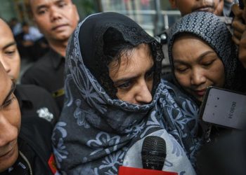KPK Sita 5 Jam Tangan Mewah dari Rumah Bupati Pekalongan Fadia