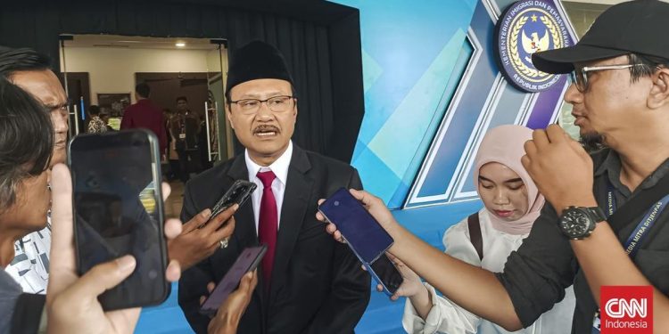 Mensos Kunjungi KPK Terkait Isu Polemik Sepatu Sekolah Rakyat Besok
