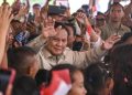 Prabowo Menerima Surat Terima Kasih dari Siswa Kelas 5 SD atas MBG