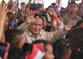 Prabowo Menerima Surat Terima Kasih dari Siswa Kelas 5 SD atas MBG