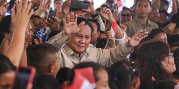 Prabowo Menerima Surat Terima Kasih dari Siswa Kelas 5 SD atas MBG