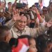 Prabowo Menerima Surat Terima Kasih dari Siswa Kelas 5 SD atas MBG