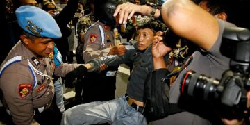 Klaim Kesulitan LBH Surabaya Dalam Pendampingan Massa Aksi yang Ditahan