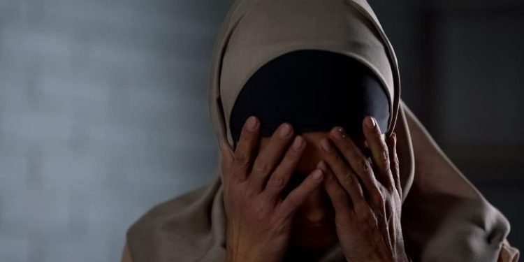 Tagih Pinjol kepada Teman dan Keluarga Melanggar Hukum