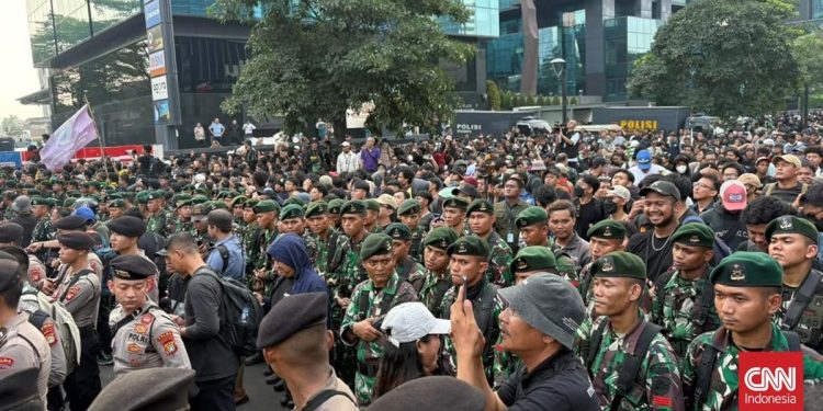 Empat ribuan Aparat Dikerahkan untuk Kawal Aksi Demo Mahasiswa Trisakti hingga DPR