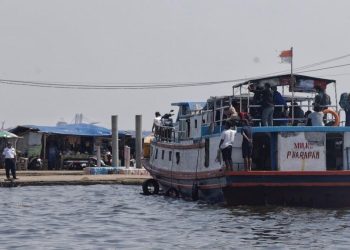Kapal Mengalami Masalah di Laut, 26 Penumpang Dievakuasi ke Pulau Panggang