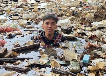 Tumpukan Sampah Tutupi Aliran Sungai Sejarah Kesultanan Banten