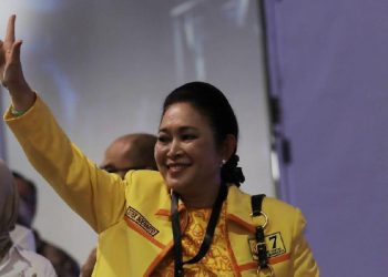 Titiek Soeharto Meraih Juara 3 di Kejuaraan Menembak Kapolri Cup