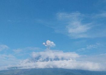 Semeru Erupsi Empat Kali Pagi Ini, Kolom Abu Mencapai 1300 Meter