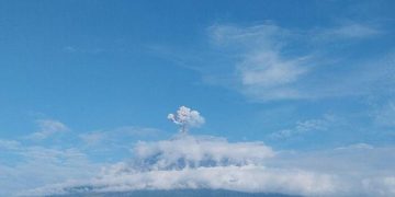 Semeru Erupsi Empat Kali Pagi Ini, Kolom Abu Mencapai 1300 Meter