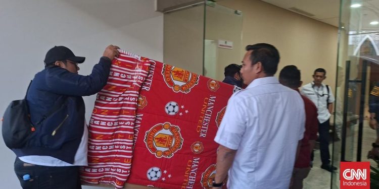 Polisi Kembali Serahkan Barang Bukti Kasus Febrie ke Kejagung Termasuk Bingkai Foto