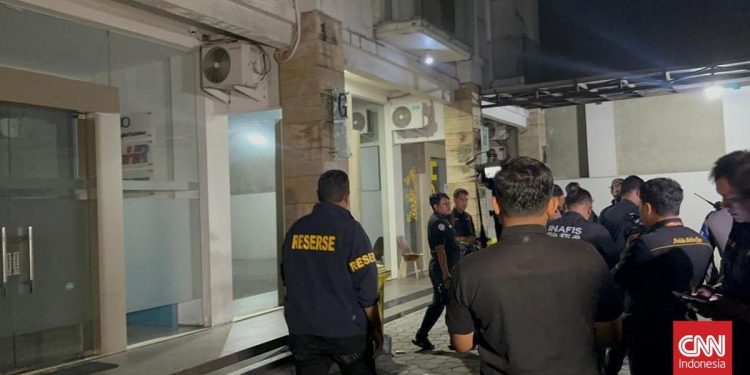 Polisi Geledah Bangunan di Cipete Terkait Kasus Korupsi Lagi