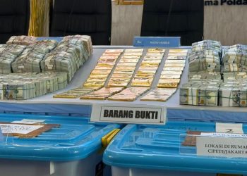 Polisi Serahkan 74 Kg Emas dan Uang Asing Kasus Febrie ke Kejaksaan Agung
