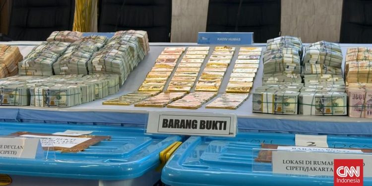 Polisi Serahkan 74 Kg Emas dan Uang Asing Kasus Febrie ke Kejaksaan Agung