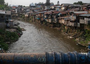 Ibu-ibu di Jakut Terjun ke Kali Setelah Mencuri Barang di Minimarket
