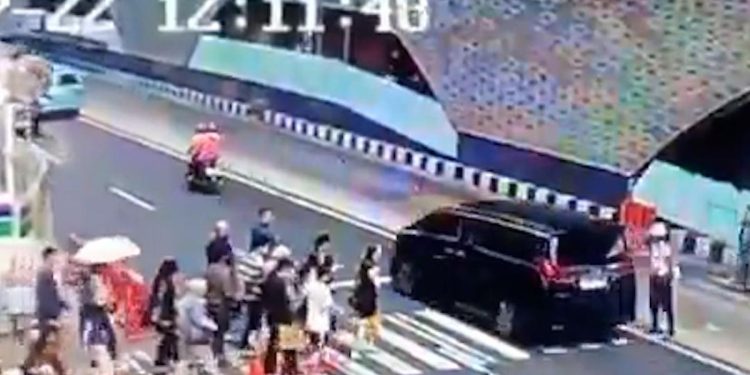 Cekcok antara Satpam dan Sopir Mobil di Bundaran HI Berakhir Damai