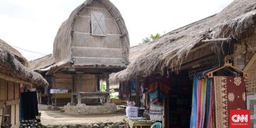 Kebakaran di Rumah Adat Sade Lombok Tengah