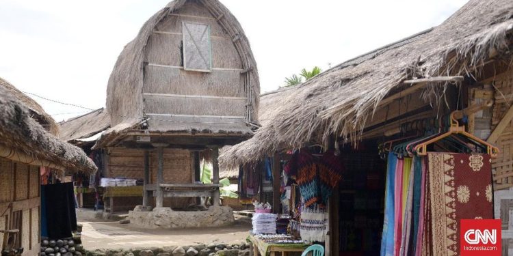 Kebakaran di Rumah Adat Sade Lombok Tengah