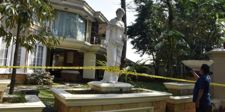 Hakim Menolak Pengembalian Foto Keluarga Febrie yang Disita di Rumah Sentul