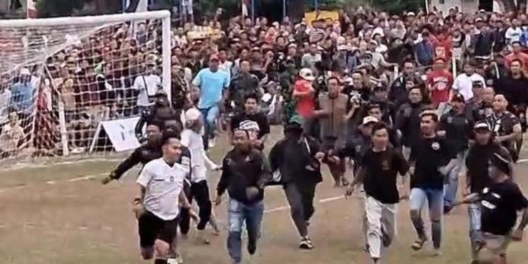 Suporter Purbalingga Keroyok Wasit Tak Terima Keputusan di Tarkam