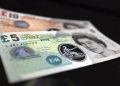 Fenomena Baru di Inggris, Bank Beralih dari Aset Berisiko ke Uang Tunai