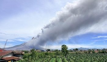 Foto Erupsi Gunung Sinabung Naik Status Menjadi Siaga