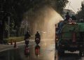 Jakarta Semprot Jalan Mitigasi Abu Vulkanik dari Anak Krakatau
