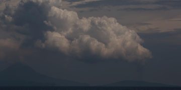 Gunung Anak Krakatau Erupsi, Warga Diminta Menjauh dari Radius Tiga Kilometer