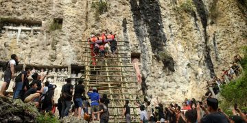 Karhutla Toraja Utara Membakar Ratusan Peti Jenazah di Makam Tradisional