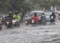 Jalan Mayor Oking Cibinong Tergenang Banjir Banyak Motor Terjebak