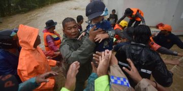 Warga Terjebak Banjir Bandang di Padang, Tim Evakuasi Dari BPBD Dikerahkan