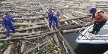 TNI AL Amankan 2 Kapal yang Selundupkan 8000 Kayu Ilegal di Pulau Buru