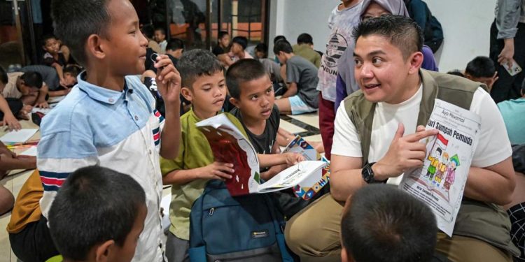 Momen Sekretaris Kabinet Sidak Sekolah Rakyat di Cikarang