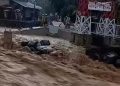 Derasnya Banjir Bandang di Padang Menggenangi Rumah Warga