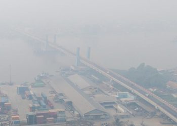 Kualitas Udara Sangat Bahaya di Palembang Mengakibatkan Sesak Bernapas