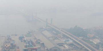 Kualitas Udara Sangat Bahaya di Palembang Mengakibatkan Sesak Bernapas